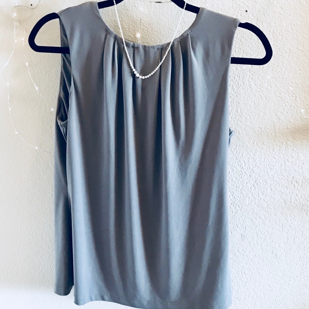 ‼️2/$15‼️ Andrew Marc Sleeveless blouse